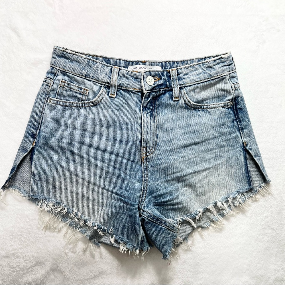 ZARA Women’s Distressed Jean Shorts size 2